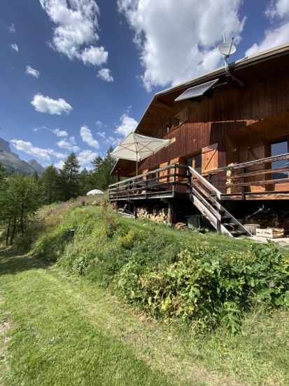 Extérieur du chalet l'Eterlou